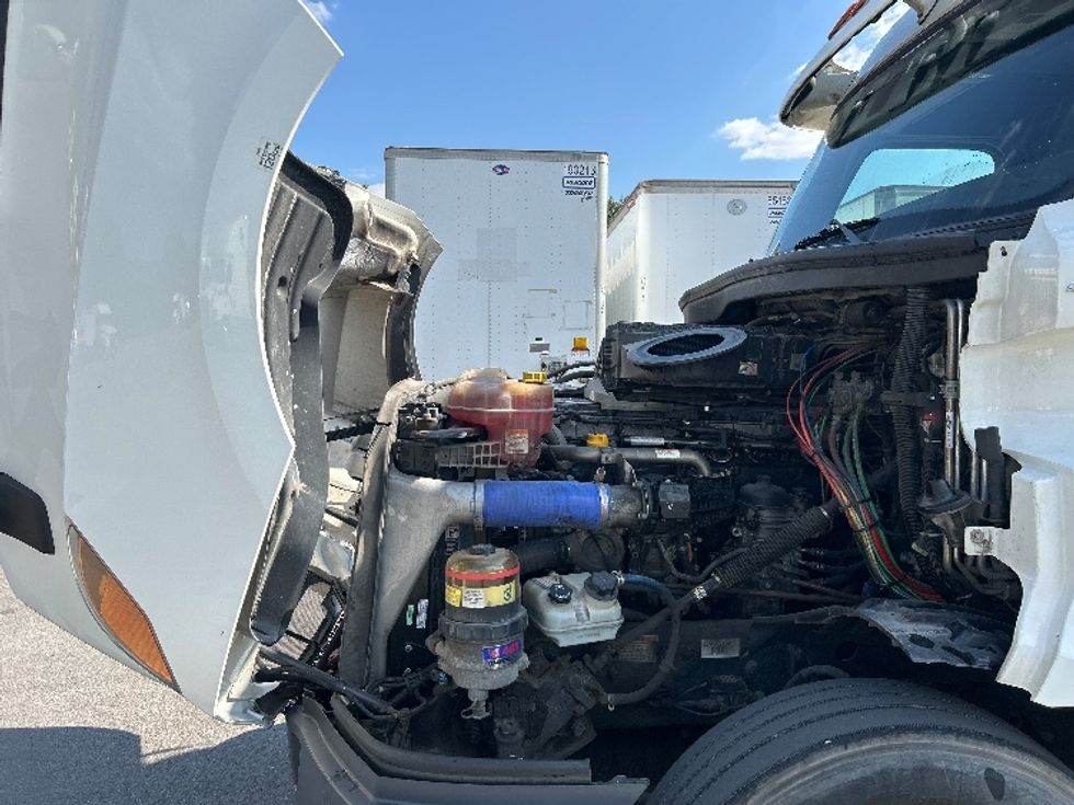 Sleeper Tractor-Heavy Duty Tractors-Freightliner-2020-T12664ST-Louisville-KY-489,405\n\t\tmiles-$ 62,750 - Image 21