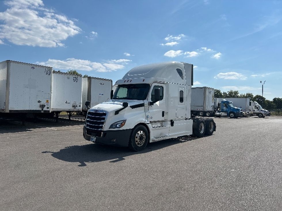 Sleeper Tractor-Heavy Duty Tractors-Freightliner-2020-T12664ST-Louisville-KY-489,405\n\t\tmiles-$ 62,750 - Image 3