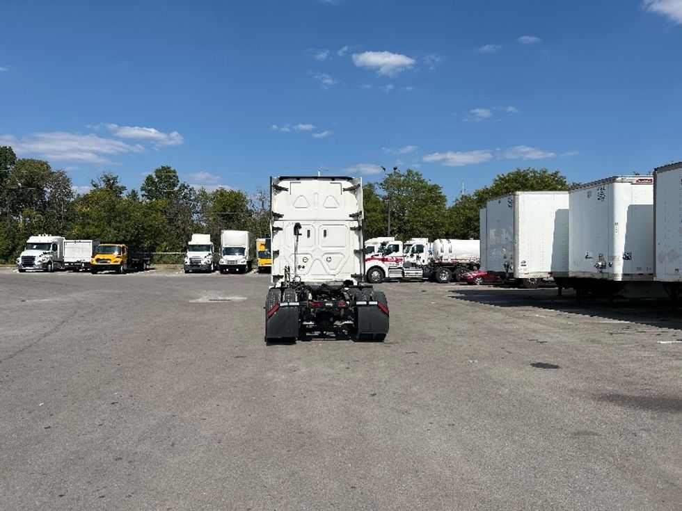 Sleeper Tractor-Heavy Duty Tractors-Freightliner-2020-T12664ST-Louisville-KY-489,405\n\t\tmiles-$ 62,750 - Image 6