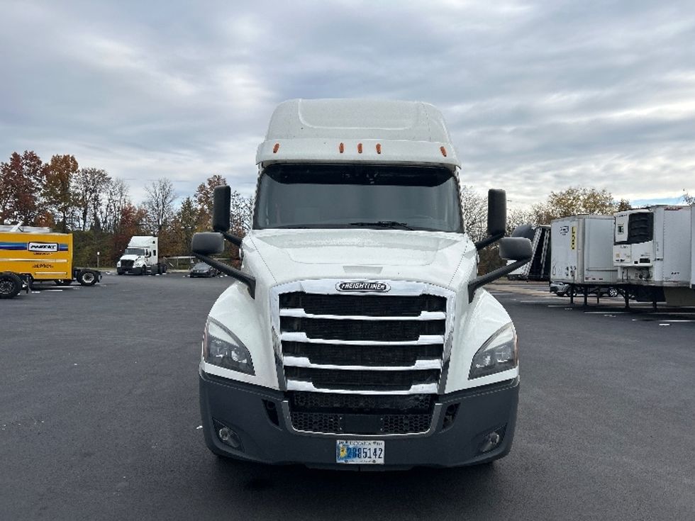 Sleeper Tractor-Heavy Duty Tractors-Freightliner-2020-T12664ST-Louisville-KY-498,375\n\t\tmiles-$ 61,250 - Image 2