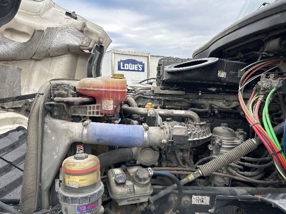 Sleeper Tractor-Heavy Duty Tractors-Freightliner-2020-T12664ST-Louisville-KY-498,375\n\t\tmiles-$ 61,250 - Image 21