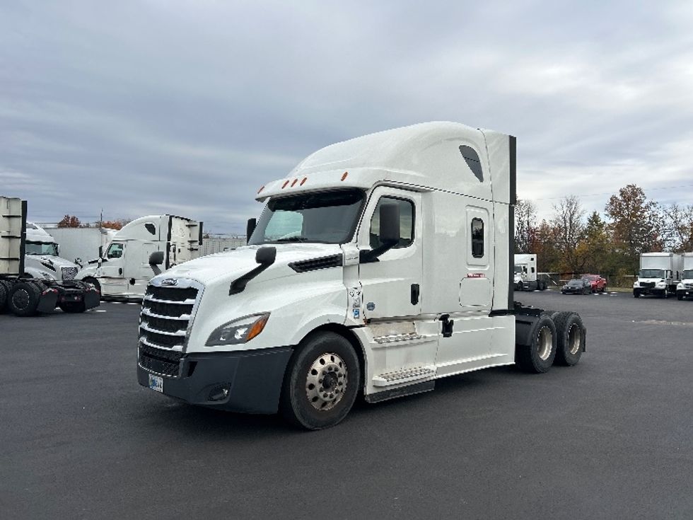 Sleeper Tractor-Heavy Duty Tractors-Freightliner-2020-T12664ST-Louisville-KY-498,375\n\t\tmiles-$ 61,250 - Image 3