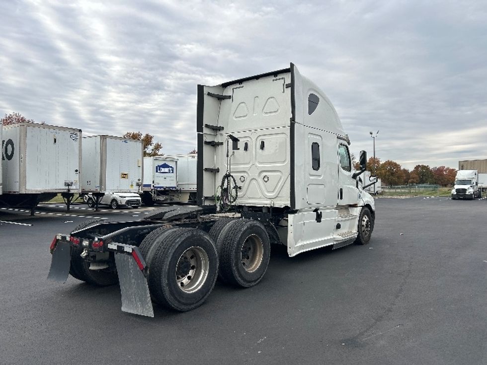 Sleeper Tractor-Heavy Duty Tractors-Freightliner-2020-T12664ST-Louisville-KY-498,375\n\t\tmiles-$ 61,250 - Image 7