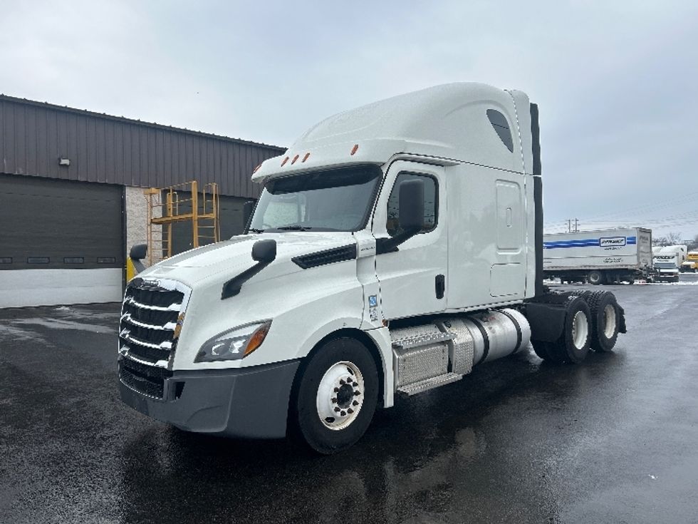 Sleeper Tractor-Heavy Duty Tractors-Freightliner-2020-T12664ST-Louisville-KY-554,959\n\t\tmiles-$ 52,000 - Image 3