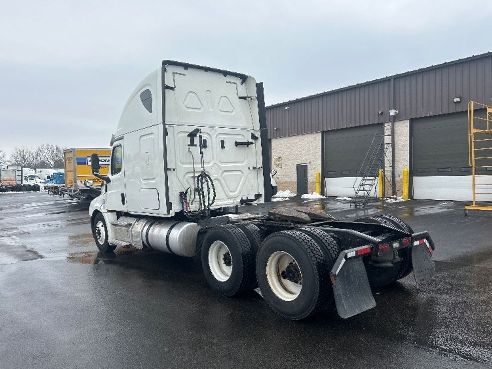 Sleeper Tractor-Heavy Duty Tractors-Freightliner-2020-T12664ST-Louisville-KY-554,959\n\t\tmiles-$ 52,000 - Image 5