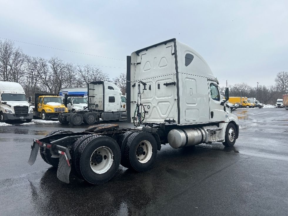 Sleeper Tractor-Heavy Duty Tractors-Freightliner-2020-T12664ST-Louisville-KY-554,959\n\t\tmiles-$ 52,000 - Image 7