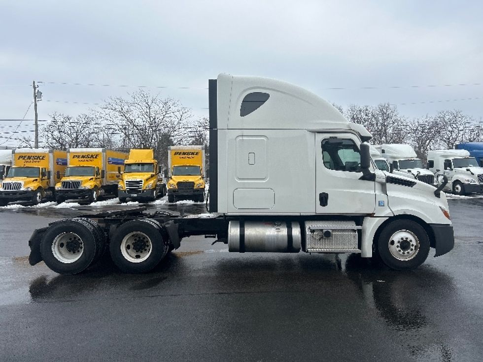 Sleeper Tractor-Heavy Duty Tractors-Freightliner-2020-T12664ST-Louisville-KY-554,959\n\t\tmiles-$ 52,000 - Image 8