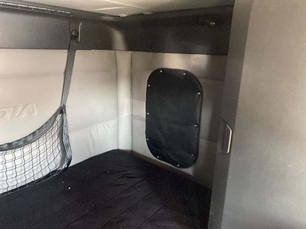 Sleeper Tractor-Heavy Duty Tractors-Freightliner-2020-T12664ST-Louisville-KY-593,021\n\t\tmiles-$ 54,750 - Image 18