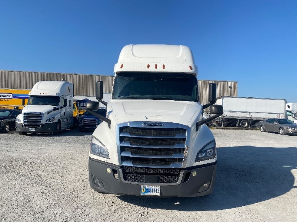 Sleeper Tractor-Heavy Duty Tractors-Freightliner-2020-T12664ST-Louisville-KY-593,021\n\t\tmiles-$ 54,750 - Image 2