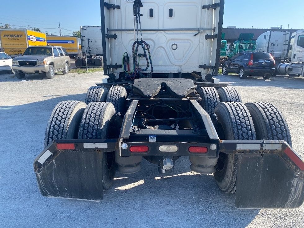 Sleeper Tractor-Heavy Duty Tractors-Freightliner-2020-T12664ST-Louisville-KY-593,021\n\t\tmiles-$ 54,750 - Image 6