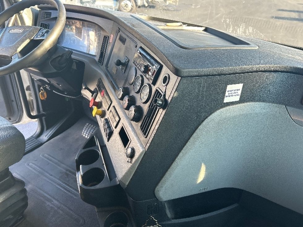 Sleeper Tractor-Heavy Duty Tractors-Freightliner-2020-T12664ST-Louisville-KY-703,000\n\t\tmiles-$ 46,000 - Image 15