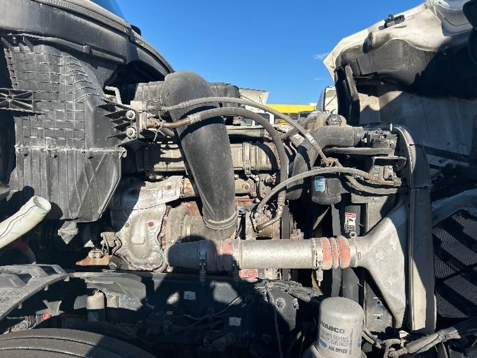 Sleeper Tractor-Heavy Duty Tractors-Freightliner-2020-T12664ST-Louisville-KY-703,000\n\t\tmiles-$ 46,000 - Image 20