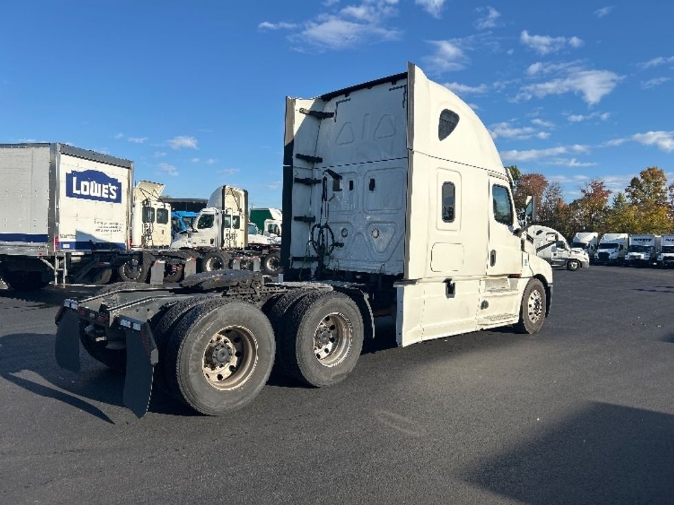 Sleeper Tractor-Heavy Duty Tractors-Freightliner-2020-T12664ST-Louisville-KY-703,000\n\t\tmiles-$ 46,000 - Image 7