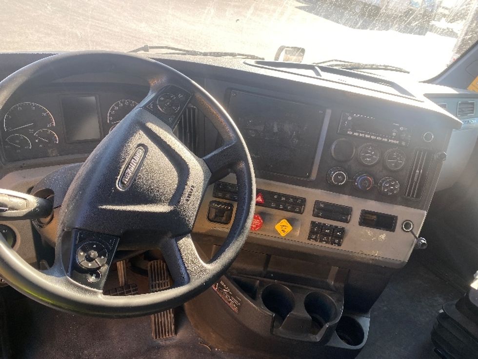 Sleeper Tractor-Heavy Duty Tractors-Freightliner-2020-T12664ST-Louisville-KY-705,015\n\t\tmiles-$ 46,750 - Image 11