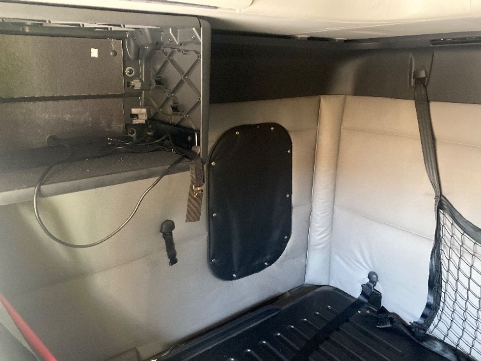 Sleeper Tractor-Heavy Duty Tractors-Freightliner-2020-T12664ST-Louisville-KY-705,015\n\t\tmiles-$ 46,750 - Image 19