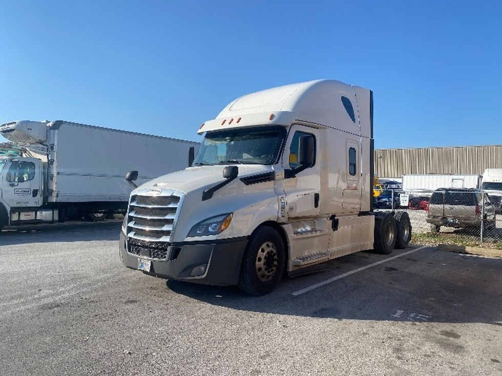 Sleeper Tractor-Heavy Duty Tractors-Freightliner-2020-T12664ST-Louisville-KY-705,015\n\t\tmiles-$ 46,750 - Image 3