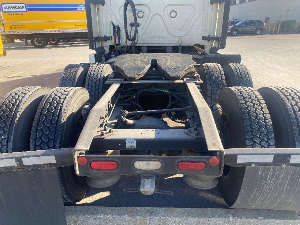 Sleeper Tractor-Heavy Duty Tractors-Freightliner-2020-T12664ST-Louisville-KY-705,015\n\t\tmiles-$ 46,750 - Image 6