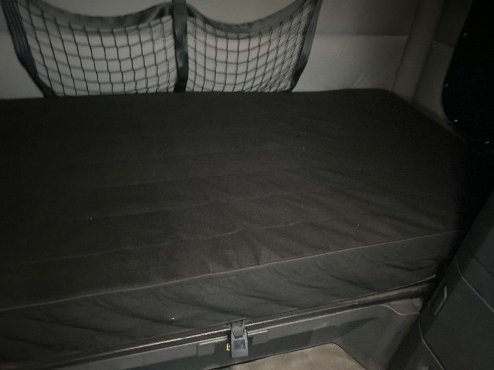 Sleeper Tractor-Heavy Duty Tractors-Freightliner-2020-T12664ST-Louisville-KY-781,577\n\t\tmiles-$ 34,000 - Image 17