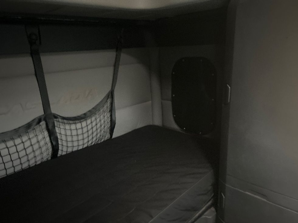 Sleeper Tractor-Heavy Duty Tractors-Freightliner-2020-T12664ST-Louisville-KY-781,577\n\t\tmiles-$ 34,000 - Image 18