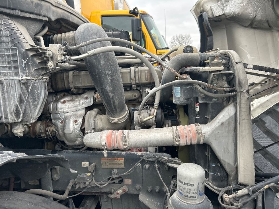 Sleeper Tractor-Heavy Duty Tractors-Freightliner-2020-T12664ST-Louisville-KY-781,577\n\t\tmiles-$ 34,000 - Image 20