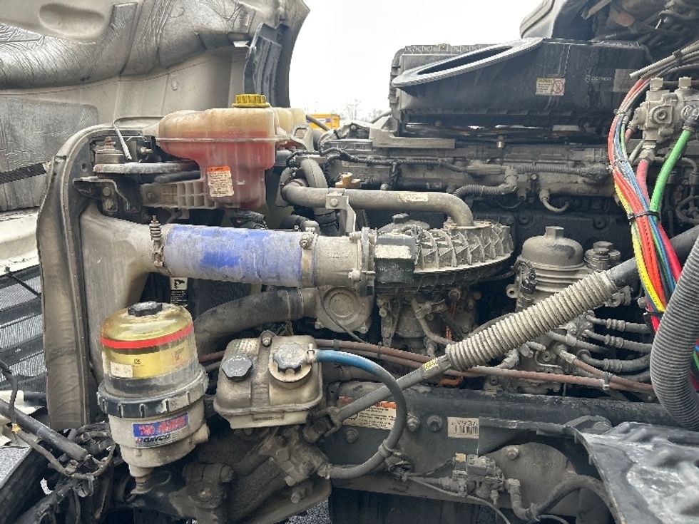 Sleeper Tractor-Heavy Duty Tractors-Freightliner-2020-T12664ST-Louisville-KY-781,577\n\t\tmiles-$ 34,000 - Image 21