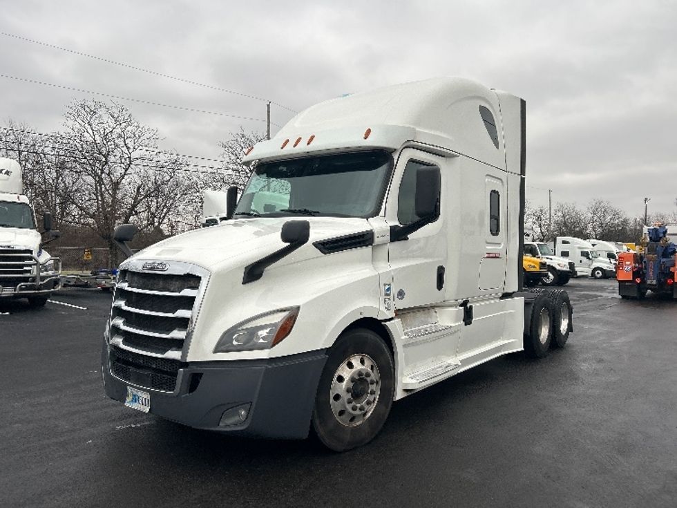 Sleeper Tractor-Heavy Duty Tractors-Freightliner-2020-T12664ST-Louisville-KY-781,577\n\t\tmiles-$ 34,000 - Image 3