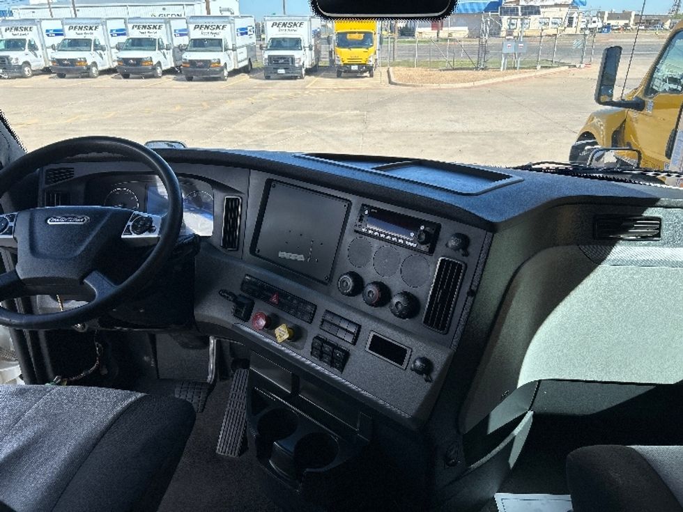 Sleeper Tractor-Heavy Duty Tractors-Freightliner-2020-T12664ST-Lubbock-TX-469,584\n\t\tmiles-$ 72,500 - Image 12