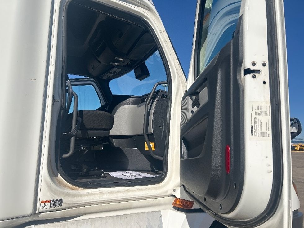 Sleeper Tractor-Heavy Duty Tractors-Freightliner-2020-T12664ST-Lubbock-TX-469,584\n\t\tmiles-$ 72,500 - Image 13
