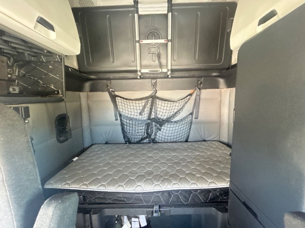 Sleeper Tractor-Heavy Duty Tractors-Freightliner-2020-T12664ST-Lubbock-TX-469,584\n\t\tmiles-$ 72,500 - Image 16