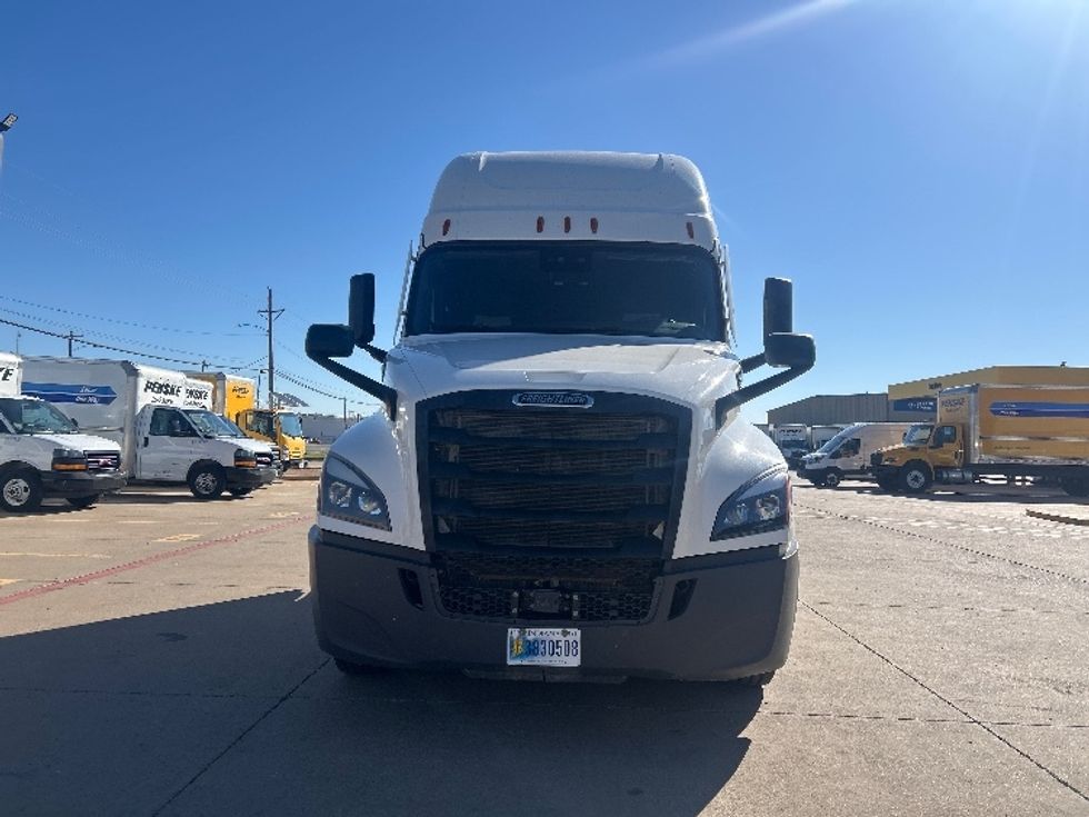 Sleeper Tractor-Heavy Duty Tractors-Freightliner-2020-T12664ST-Lubbock-TX-469,584\n\t\tmiles-$ 72,500 - Image 2