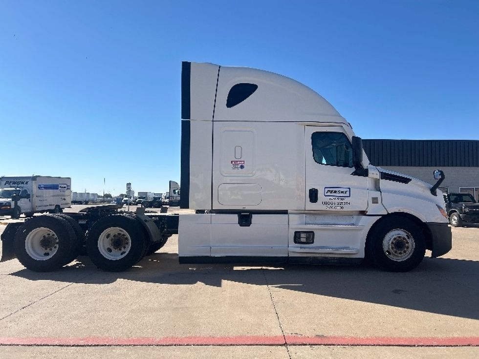 Sleeper Tractor-Heavy Duty Tractors-Freightliner-2020-T12664ST-Lubbock-TX-469,584\n\t\tmiles-$ 72,500 - Image 8
