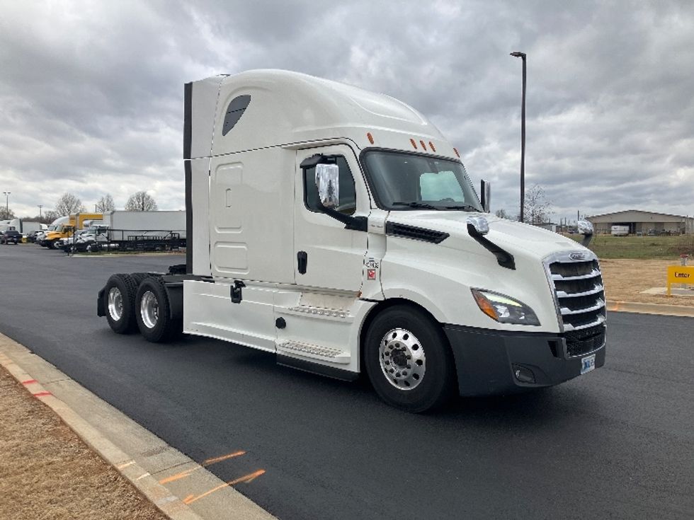Sleeper Tractor-Heavy Duty Tractors-Freightliner-2020-T12664ST-Madison-AL-623,841\n\t\tmiles-$ 56,750 - Image 1