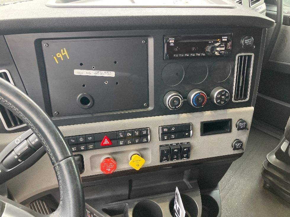 Sleeper Tractor-Heavy Duty Tractors-Freightliner-2020-T12664ST-Madison-AL-623,841\n\t\tmiles-$ 56,750 - Image 11