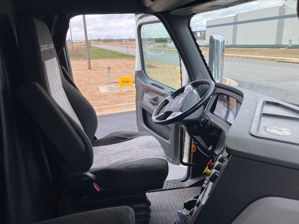 Sleeper Tractor-Heavy Duty Tractors-Freightliner-2020-T12664ST-Madison-AL-623,841\n\t\tmiles-$ 56,750 - Image 15