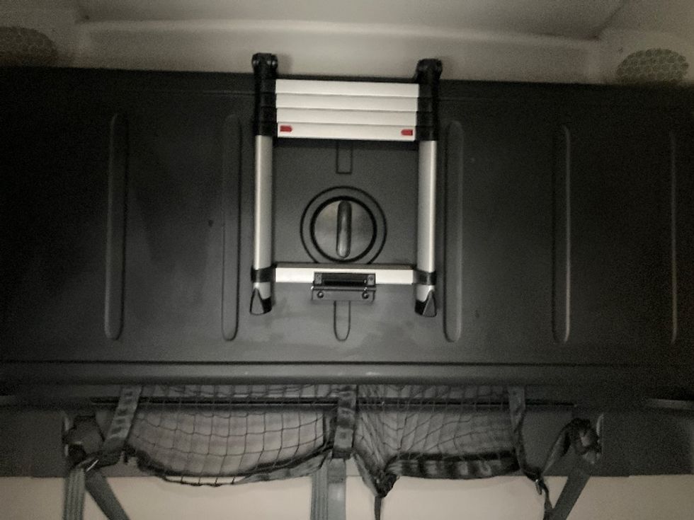 Sleeper Tractor-Heavy Duty Tractors-Freightliner-2020-T12664ST-Madison-AL-623,841\n\t\tmiles-$ 56,750 - Image 17