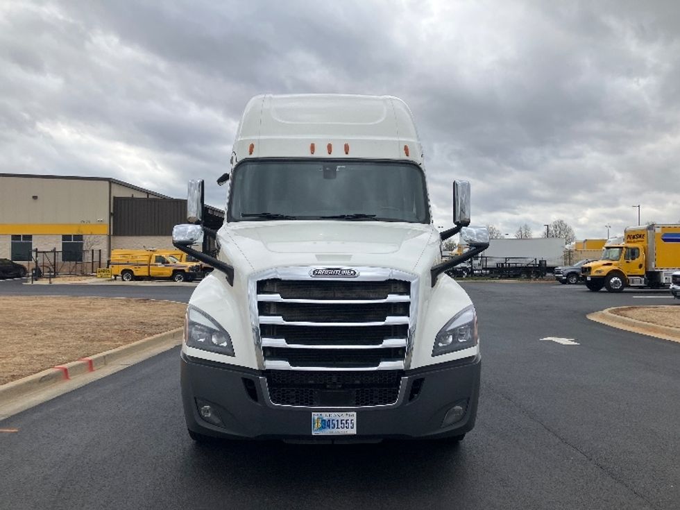 Sleeper Tractor-Heavy Duty Tractors-Freightliner-2020-T12664ST-Madison-AL-623,841\n\t\tmiles-$ 56,750 - Image 2