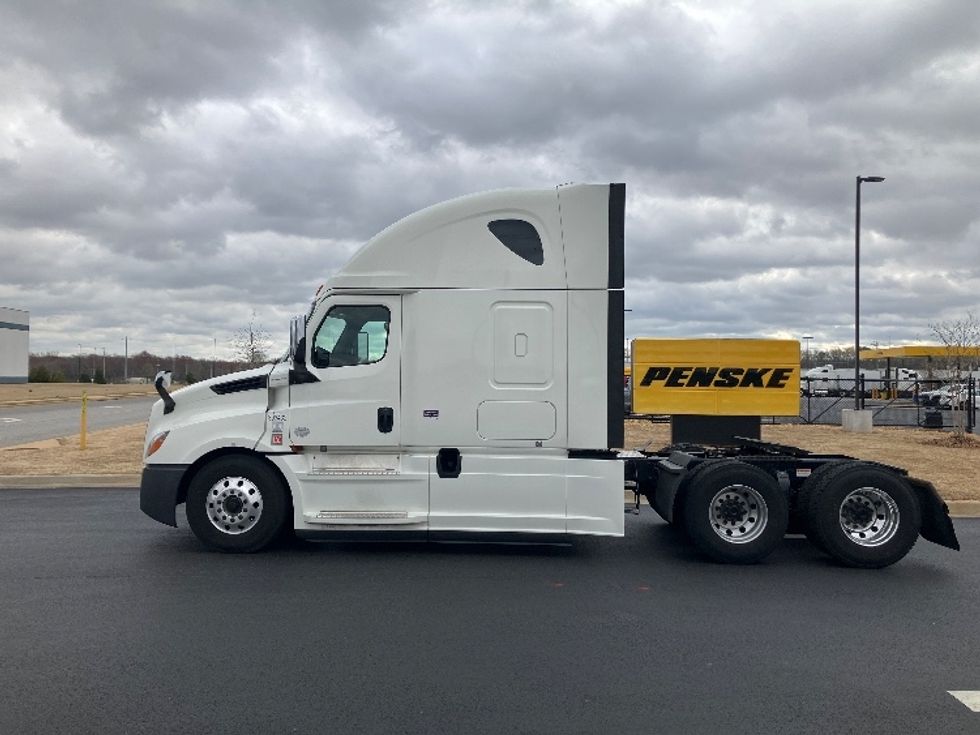 Sleeper Tractor-Heavy Duty Tractors-Freightliner-2020-T12664ST-Madison-AL-623,841\n\t\tmiles-$ 56,750 - Image 4