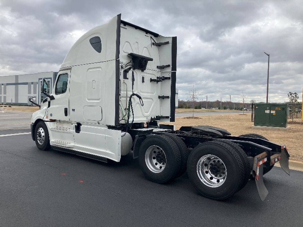 Sleeper Tractor-Heavy Duty Tractors-Freightliner-2020-T12664ST-Madison-AL-623,841\n\t\tmiles-$ 56,750 - Image 5
