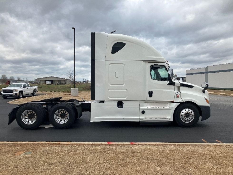 Sleeper Tractor-Heavy Duty Tractors-Freightliner-2020-T12664ST-Madison-AL-623,841\n\t\tmiles-$ 56,750 - Image 8