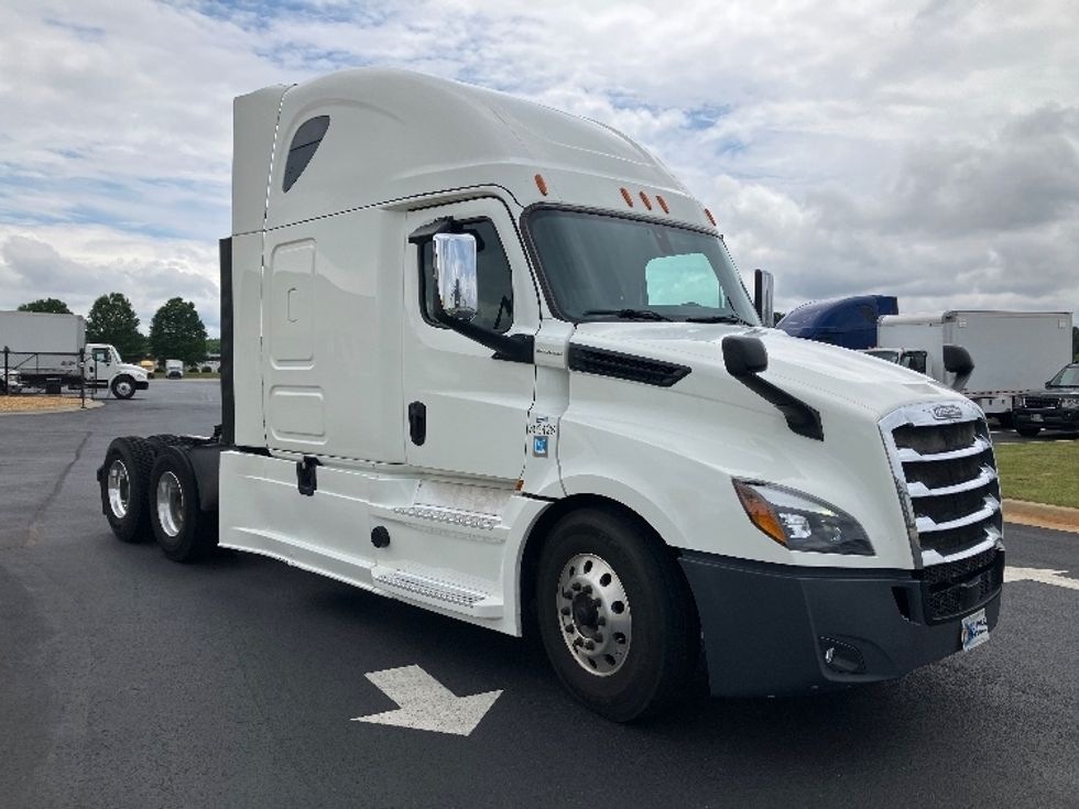 Sleeper Tractor-Heavy Duty Tractors-Freightliner-2020-T12664ST-Madison-AL-632,578\n\t\tmiles-$ 56,000 - Image 1