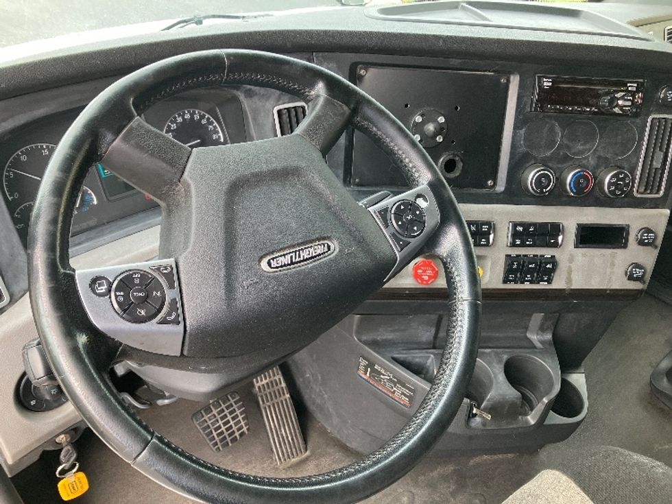 Sleeper Tractor-Heavy Duty Tractors-Freightliner-2020-T12664ST-Madison-AL-632,578\n\t\tmiles-$ 56,000 - Image 10