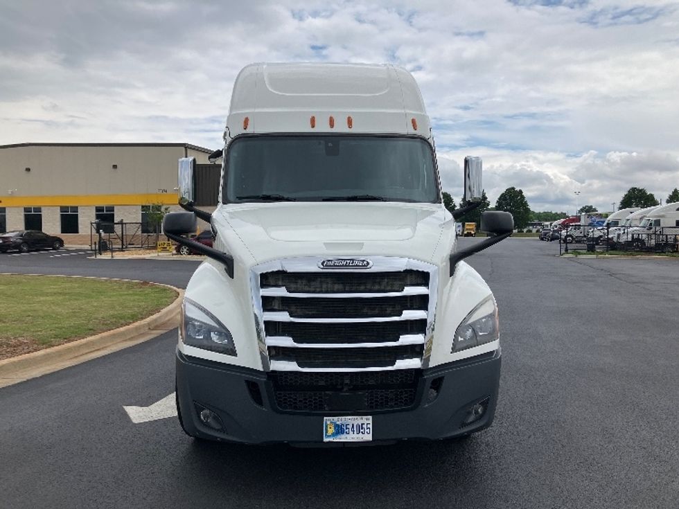 Sleeper Tractor-Heavy Duty Tractors-Freightliner-2020-T12664ST-Madison-AL-632,578\n\t\tmiles-$ 56,000 - Image 2