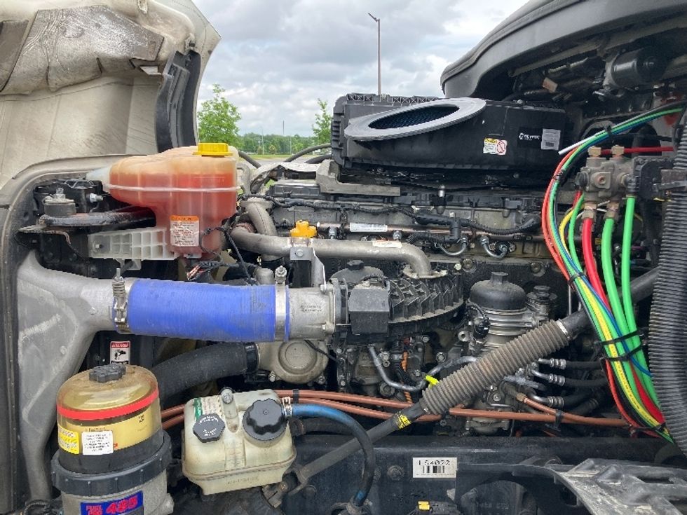 Sleeper Tractor-Heavy Duty Tractors-Freightliner-2020-T12664ST-Madison-AL-632,578\n\t\tmiles-$ 56,000 - Image 20