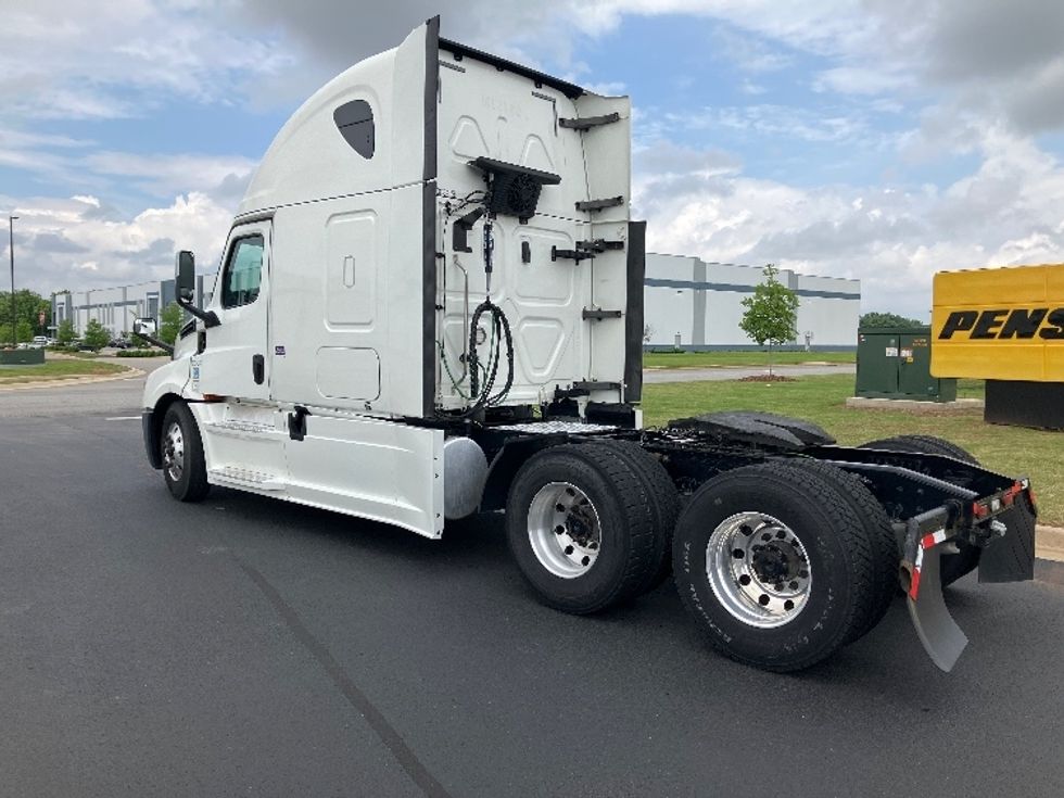 Sleeper Tractor-Heavy Duty Tractors-Freightliner-2020-T12664ST-Madison-AL-632,578\n\t\tmiles-$ 56,000 - Image 5