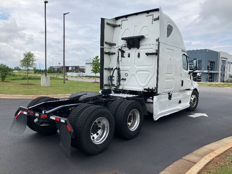 Sleeper Tractor-Heavy Duty Tractors-Freightliner-2020-T12664ST-Madison-AL-632,578\n\t\tmiles-$ 56,000 - Image 7