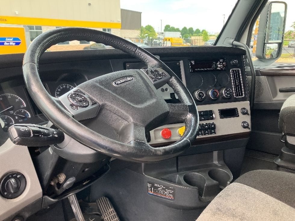 Sleeper Tractor-Heavy Duty Tractors-Freightliner-2020-T12664ST-Madison-AL-638,746\n\t\tmiles-$ 55,750 - Image 10