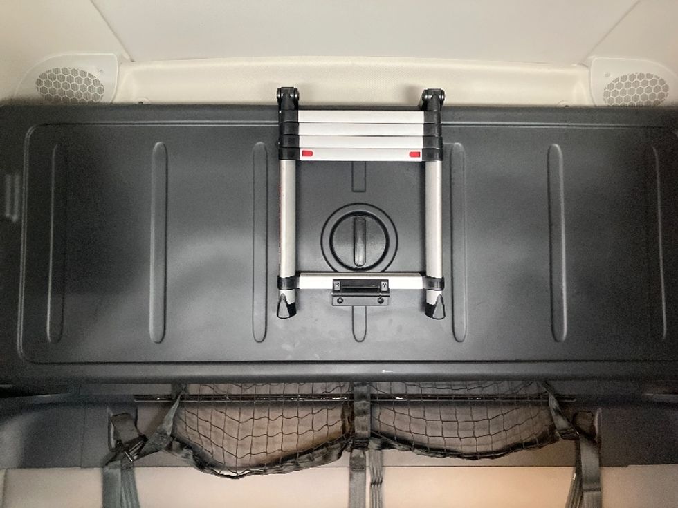 Sleeper Tractor-Heavy Duty Tractors-Freightliner-2020-T12664ST-Madison-AL-638,746\n\t\tmiles-$ 55,750 - Image 17