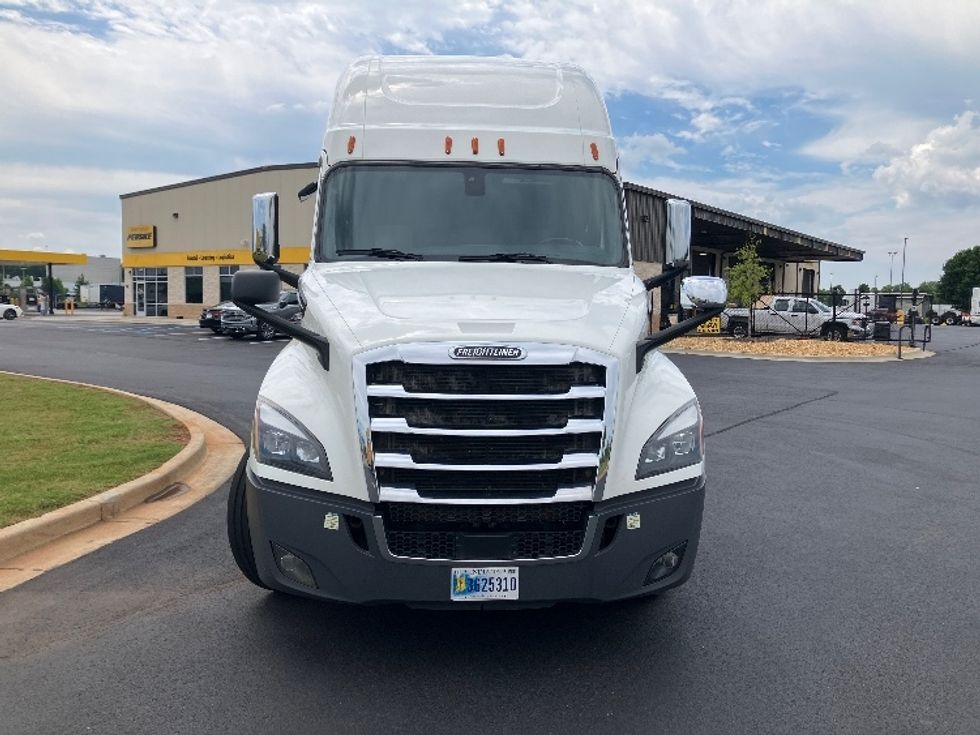 Sleeper Tractor-Heavy Duty Tractors-Freightliner-2020-T12664ST-Madison-AL-638,746\n\t\tmiles-$ 55,750 - Image 2