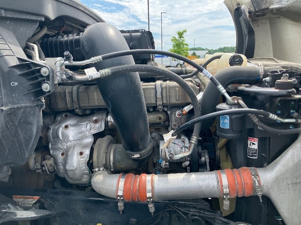 Sleeper Tractor-Heavy Duty Tractors-Freightliner-2020-T12664ST-Madison-AL-638,746\n\t\tmiles-$ 55,750 - Image 21