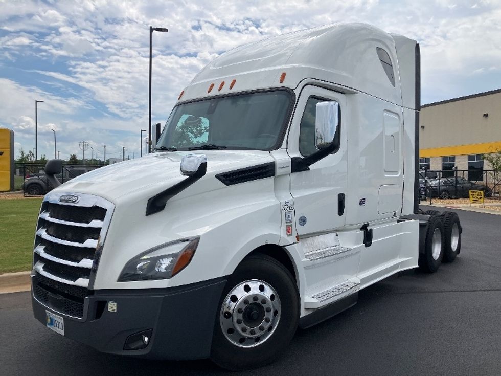 Sleeper Tractor-Heavy Duty Tractors-Freightliner-2020-T12664ST-Madison-AL-638,746\n\t\tmiles-$ 55,750 - Image 3